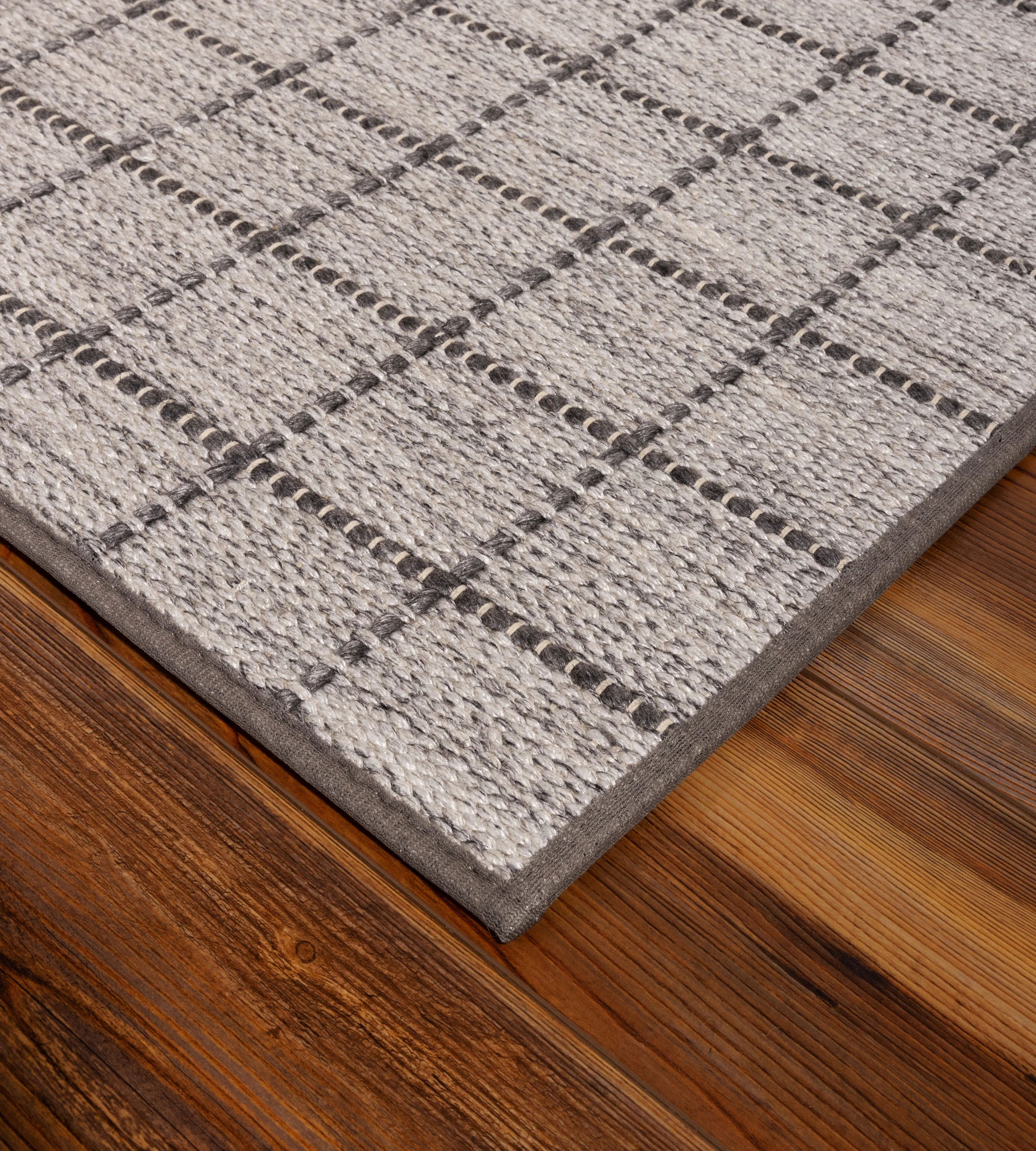 Oak Valley Tailored Square - Image 4